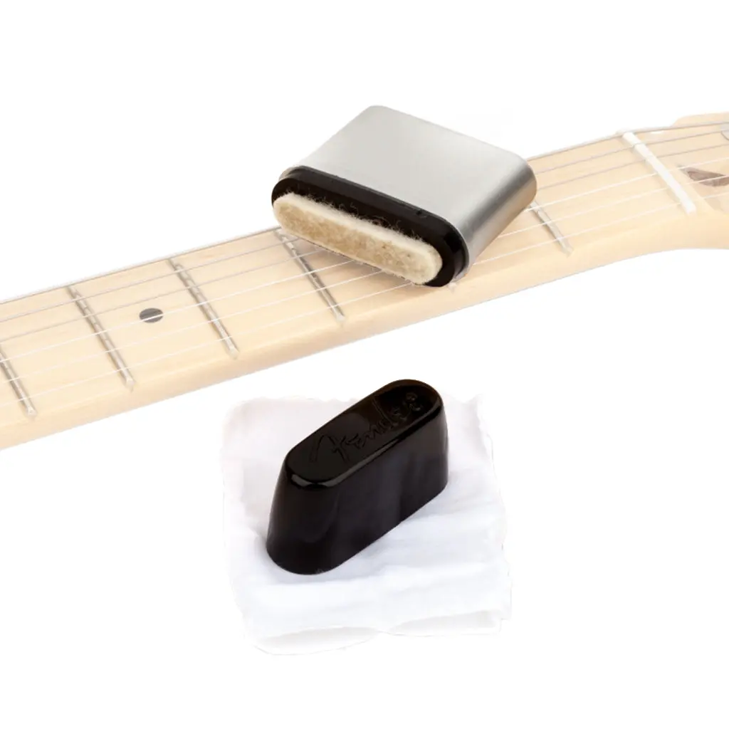 Fender Speed Slick Guitar String Cleaner, Black/Silver 1