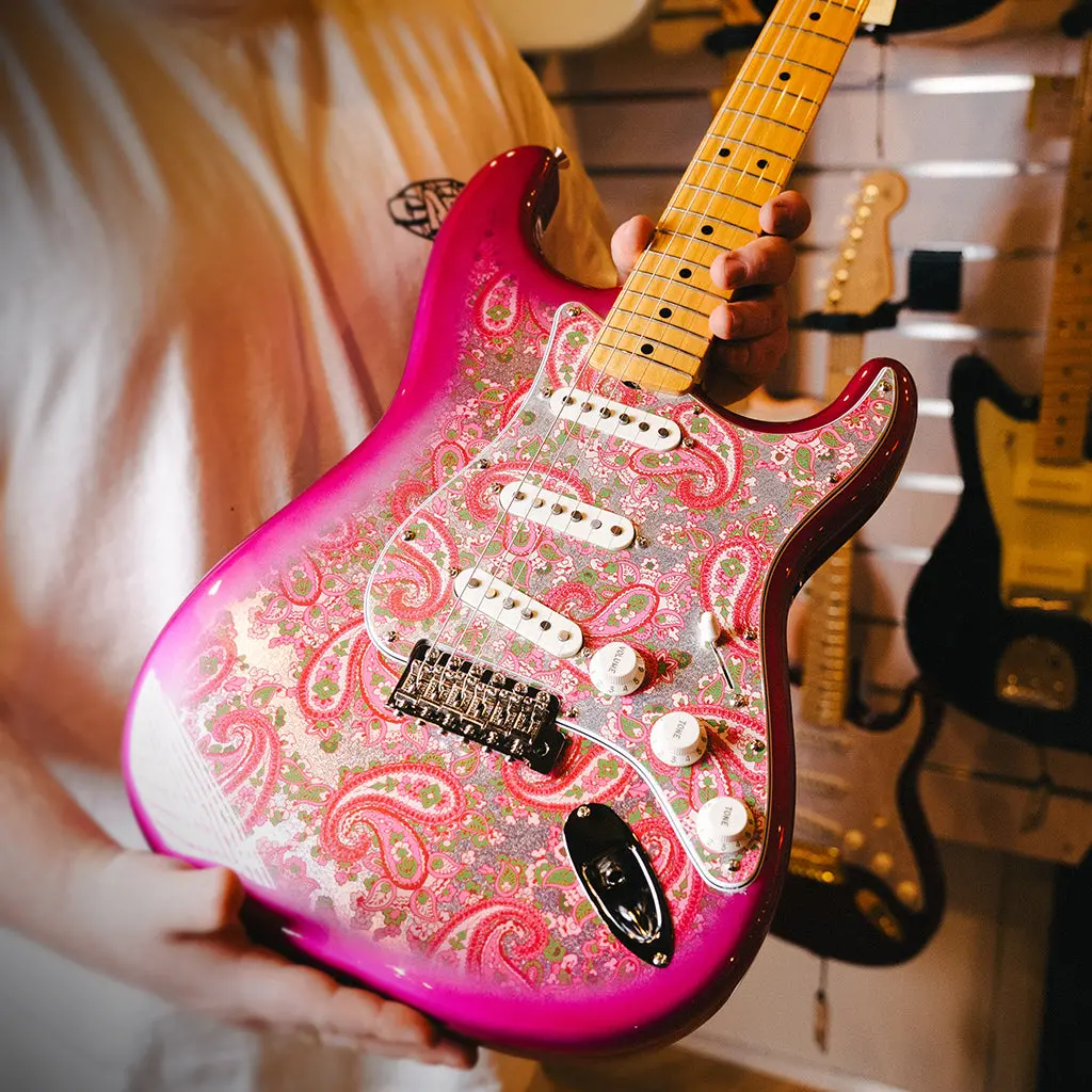 Fender Made In Japan Limited Stratocaster Maple Fingerboard Pink Paisley 1