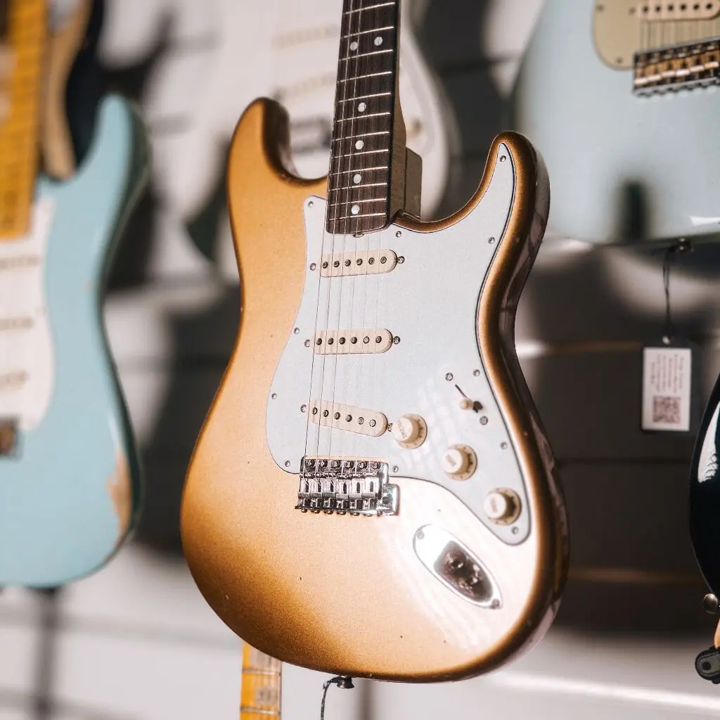 Fender Custom Shop Limited Edition 1967 Stratocaster Journeyman Relic W/Closet Classic Hardware - Aged Firemist Gold 1